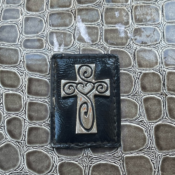 Christian Arts Reptile Print w/Cross bag. Unzips to lay flat!! 10.5”x9”x2.5”. - Picture 6 of 9